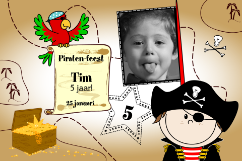 Kinderfeest foto uitnodiging met een stoer piraatje en papegaai Tim