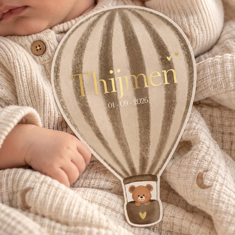 Geboortekaartje luchtballon in bruin beige met beertje en goudfolie bij baby Thijmen