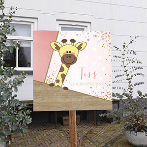 Geboorte aankondiging tuinbord met een lief girafje